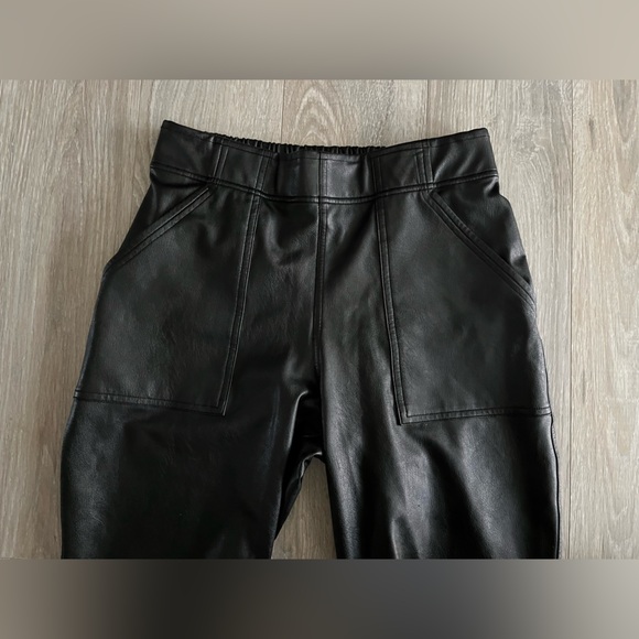 SPANX Women’s Faux Leather Jogger Black - Size Medium - Picture 4 of 9